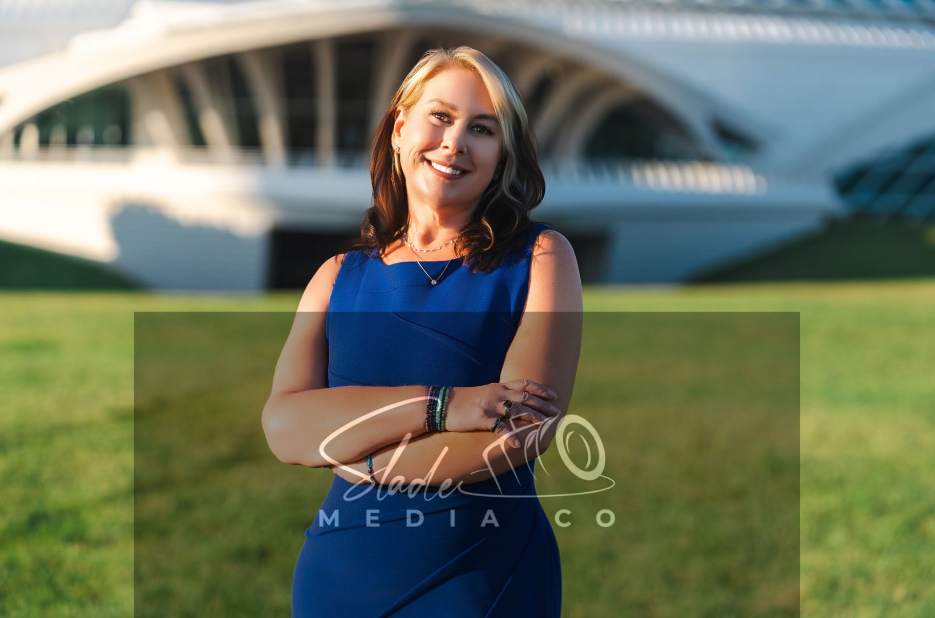 Tif with museum behind